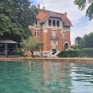 https://chateau-mezger.midi-pyreneeshotels.com